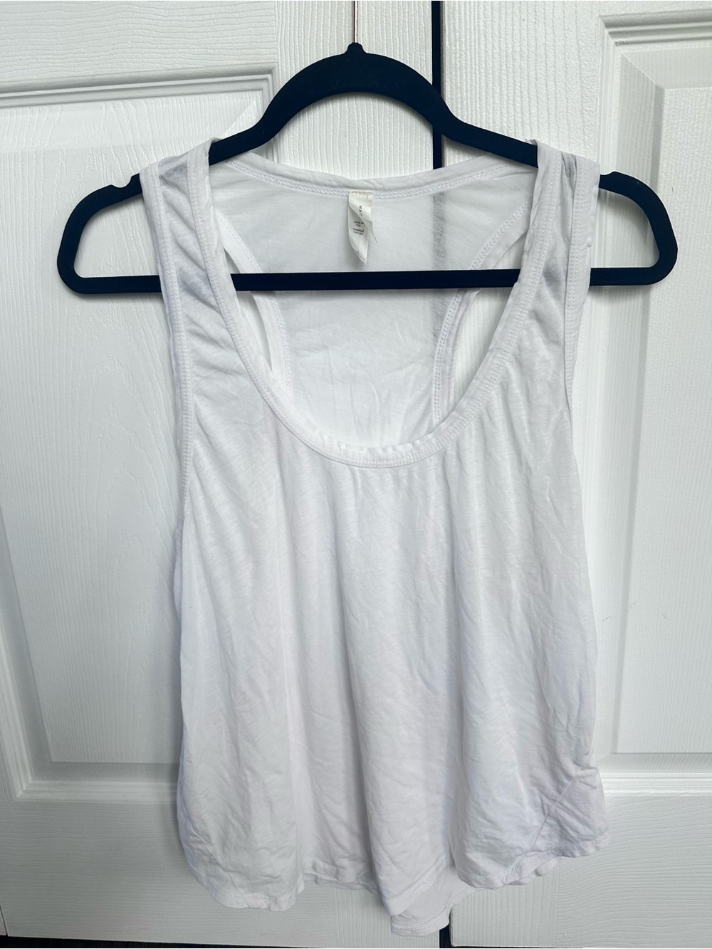 Women's White Scoop Neck Tank Top - Classic Everyday Layering